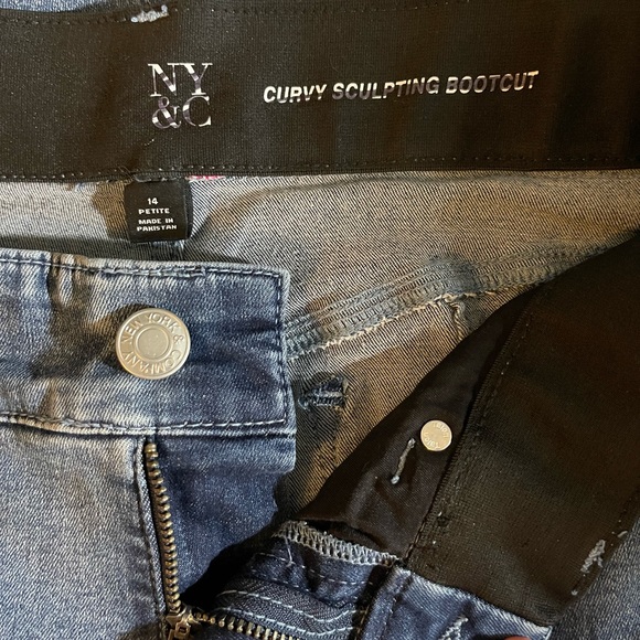 FLASH SALE ‼️ NWOT NY&C Curvy Sculpting Bootcut Jeans Size 14P - Picture 4 of 5
